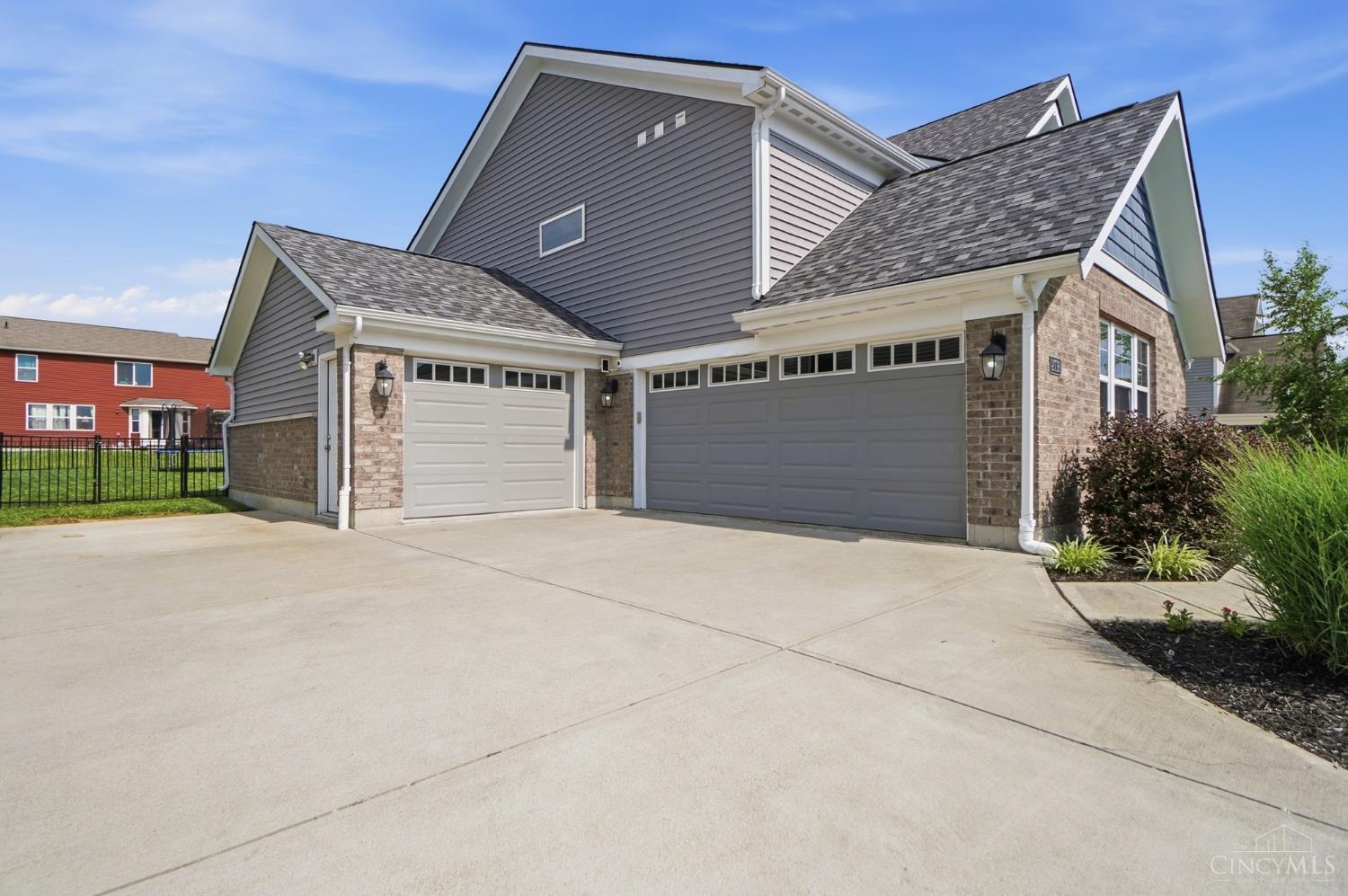 2716 Renaissance Boulevard, Middletown, OH, 45005 — photo 2