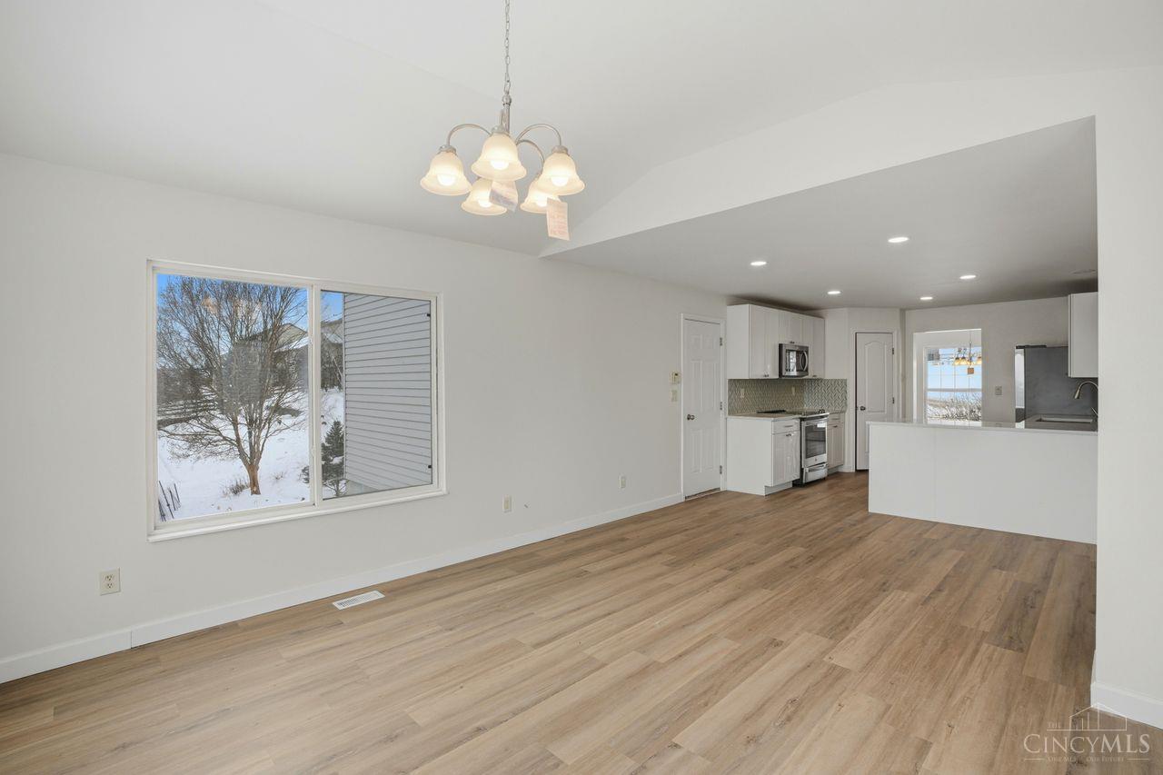 1102 Arbor Springs Drive, Hamilton, OH, 45013 — photo 10