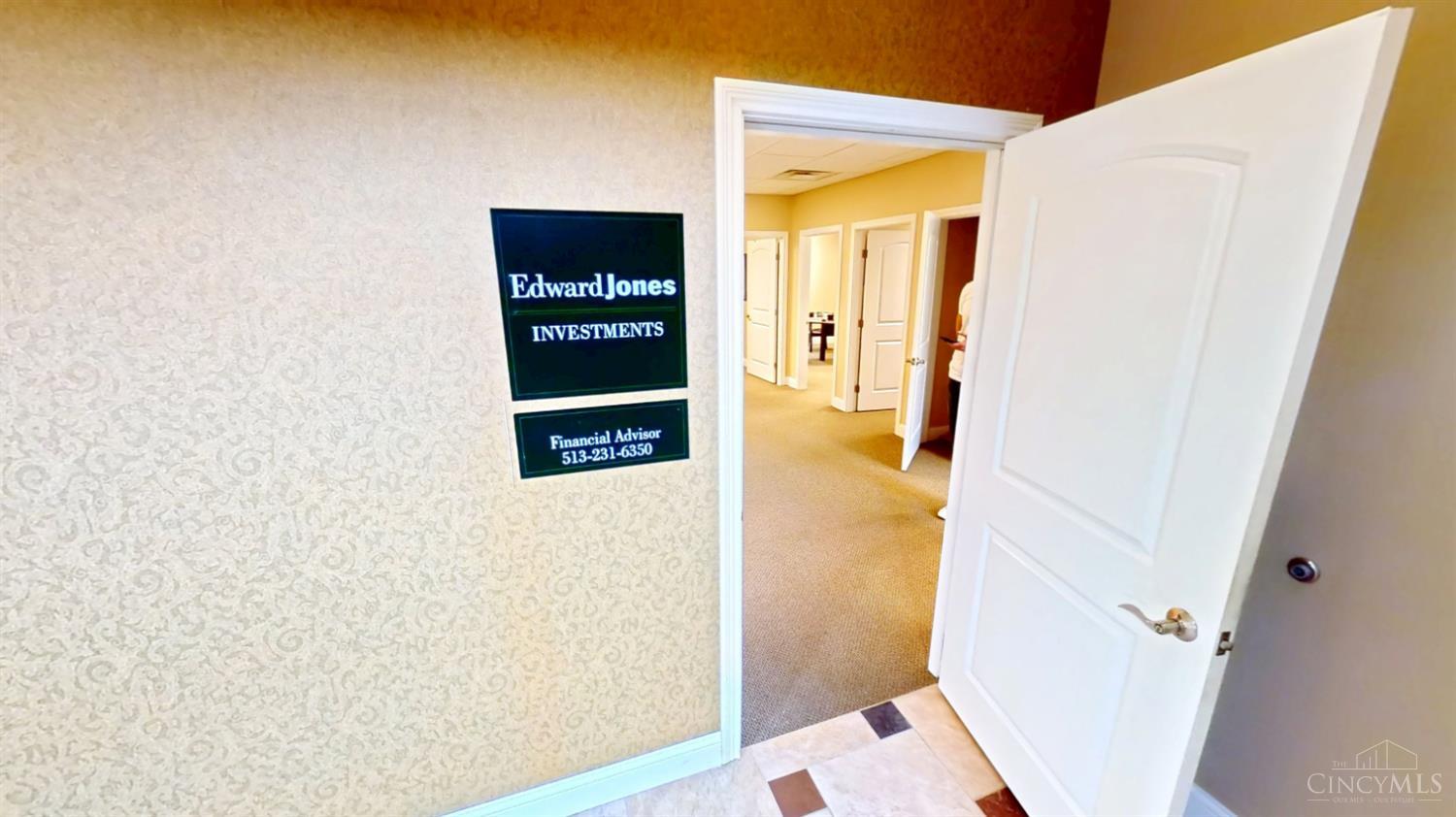 5078 Wooster Pike #200, Cincinnati, OH, 45226 — photo 10