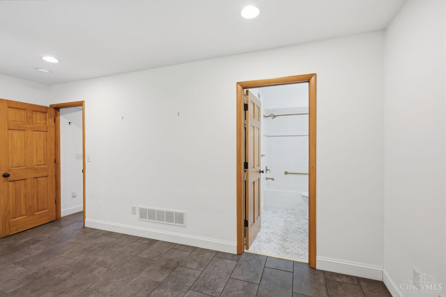 7767 Shawnee Run Road, Indian Hill, OH, 45243 — photo 42