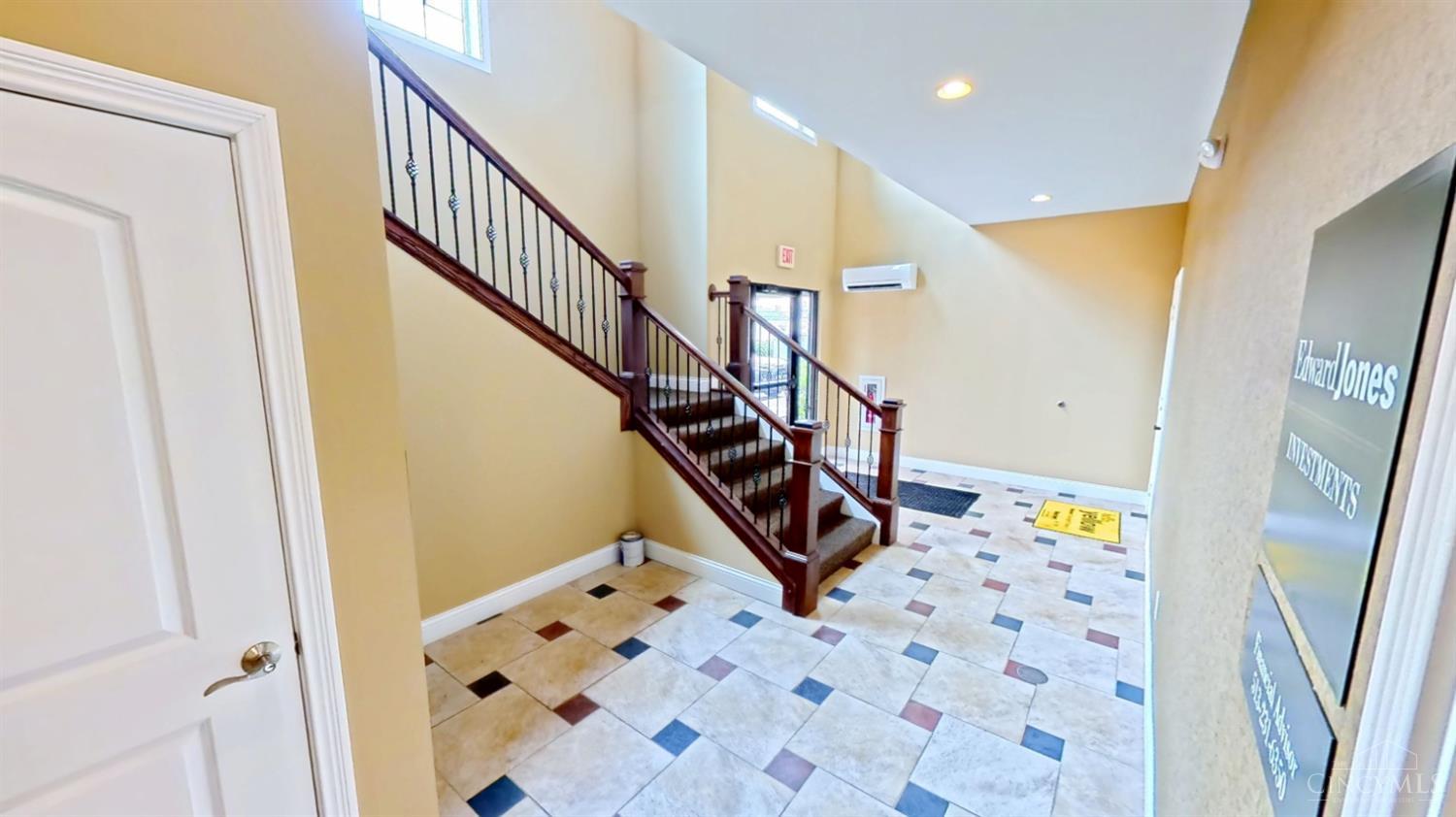 5078 Wooster Pike #200, Cincinnati, OH, 45226 — photo 3