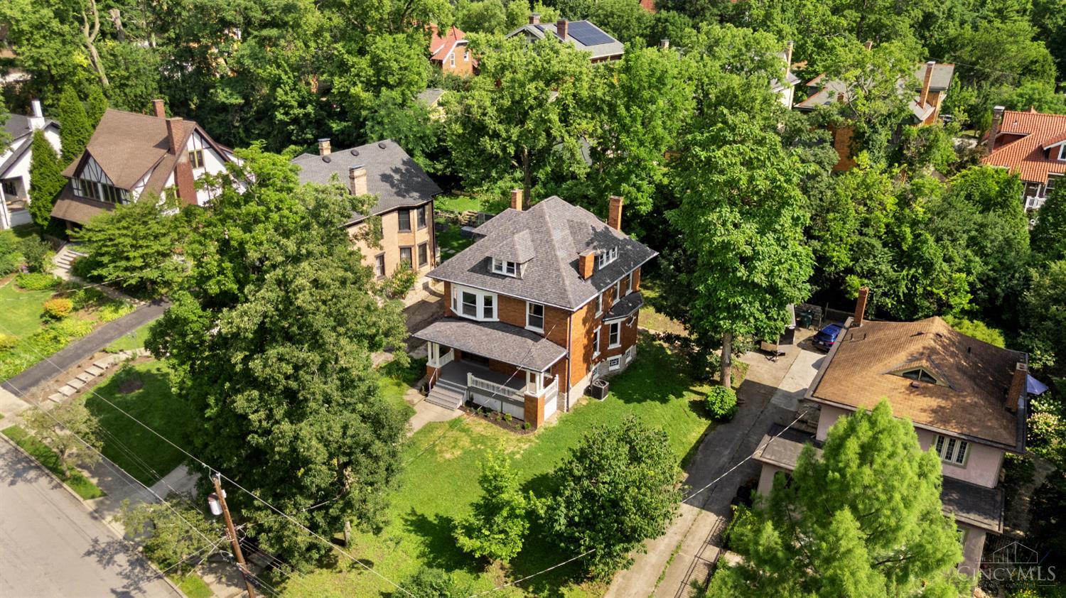1028 Valley Lane, Cincinnati, OH, 45229 — photo 2