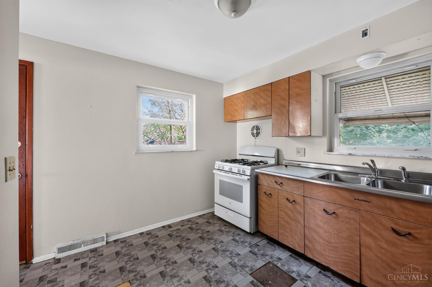 6633 Daly Road, Cincinnati, OH, 45224 — photo 11