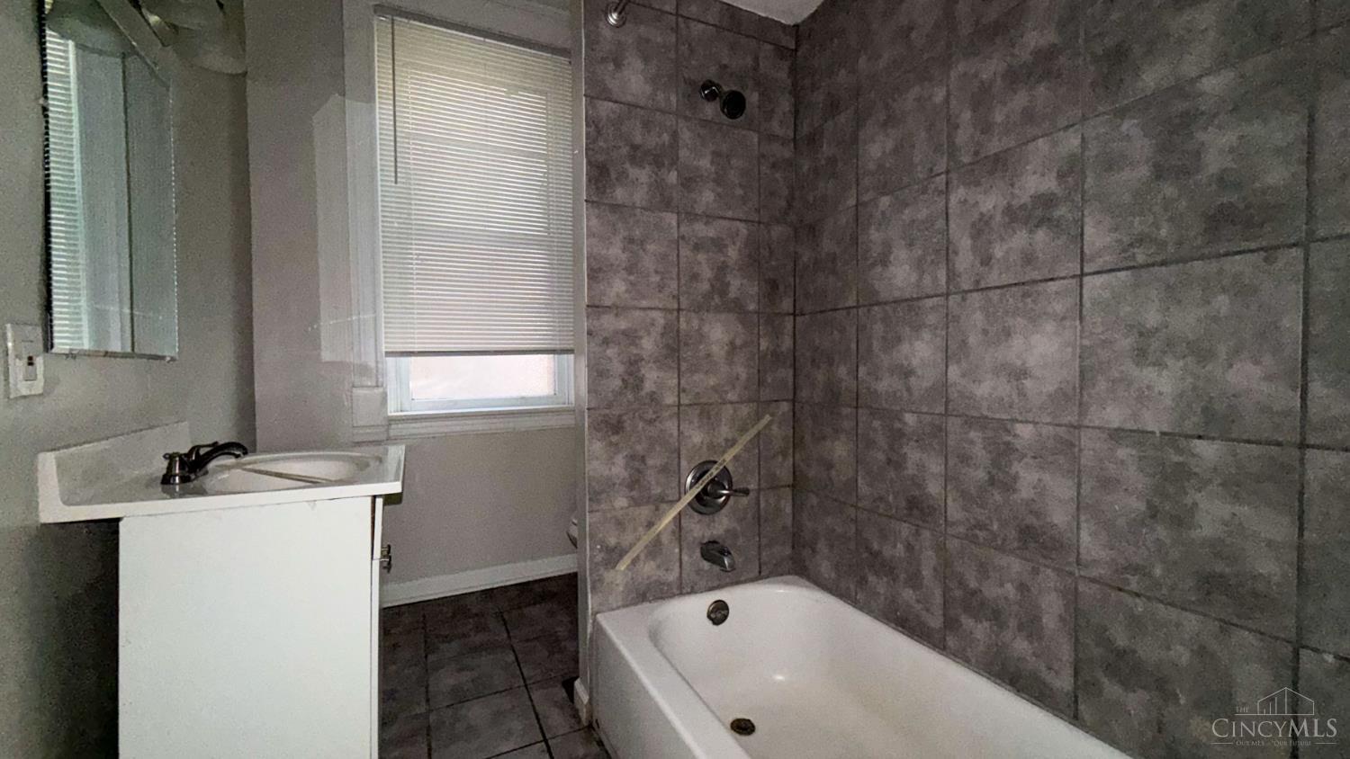 2478 Paris Street, Cincinnati, OH, 45219 — photo 13