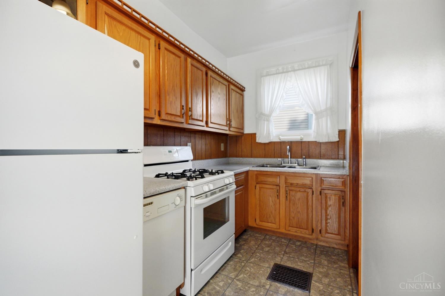 202 Sixty Ninth Street, Cincinnati, OH, 45216 — photo 9
