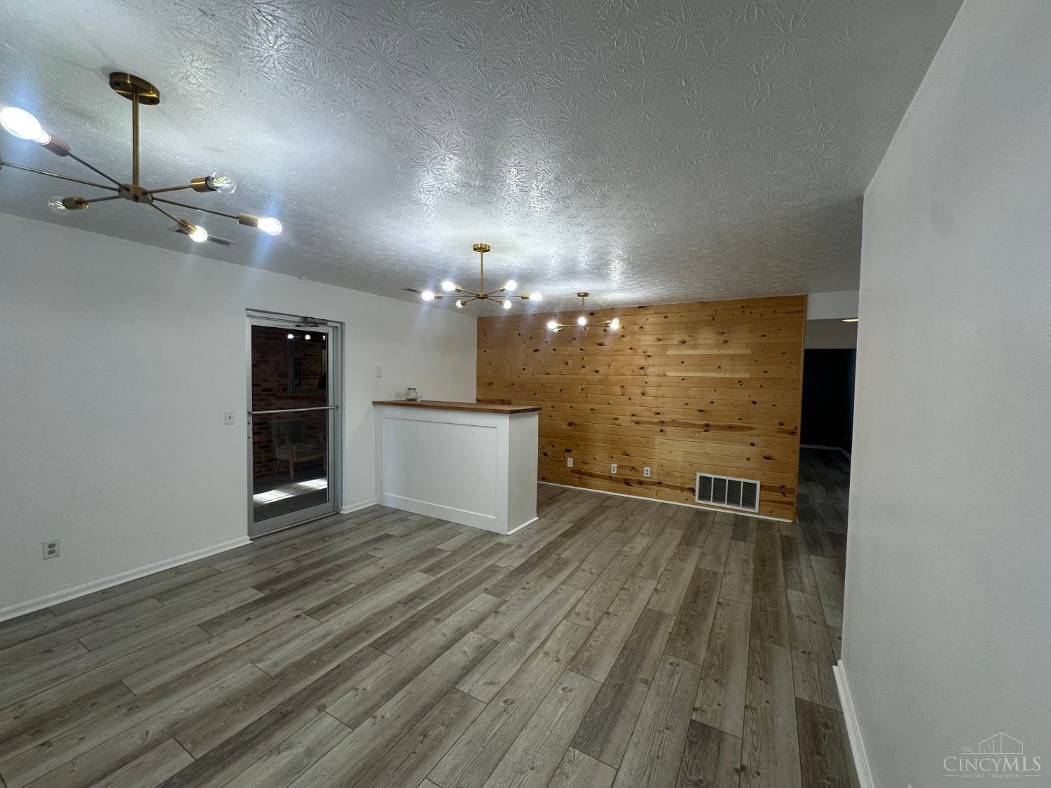 5598 Glenway Avenue, Cincinnati, OH, 45238 — photo 2