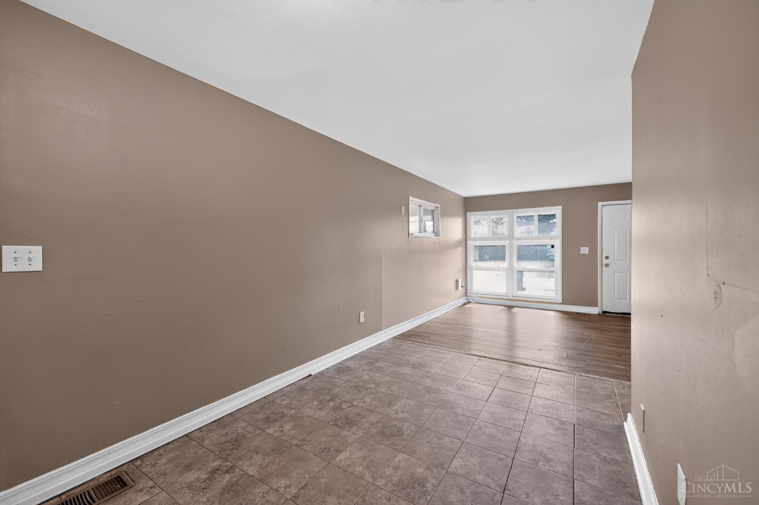 8760 Grenada Drive, Springfield Twp., OH, 45231 — photo 11