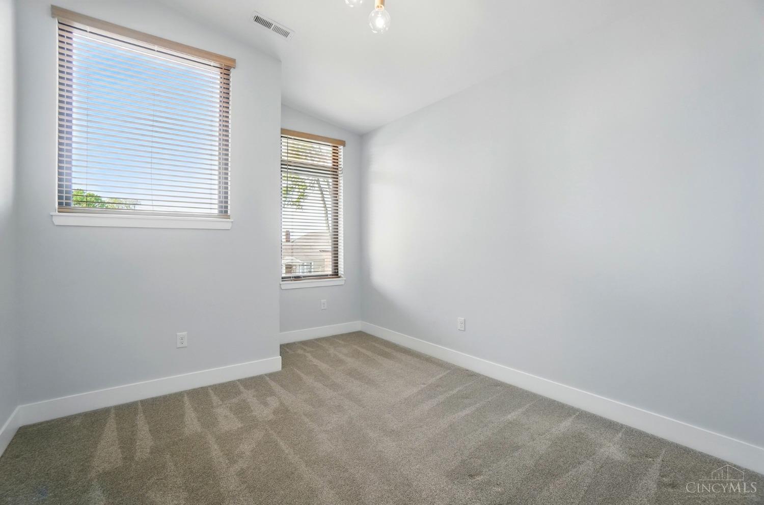 4846 Myrtle Avenue, Blue Ash, OH, 45242 — photo 34