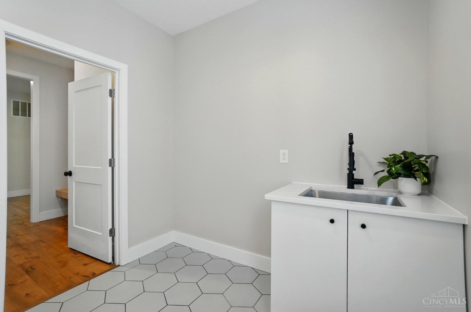 4846 Myrtle Avenue, Blue Ash, OH, 45242 — photo 25