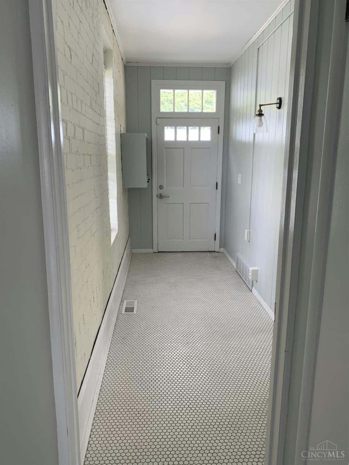102 Wooster Pike, Milford, OH, 45150 — photo 2