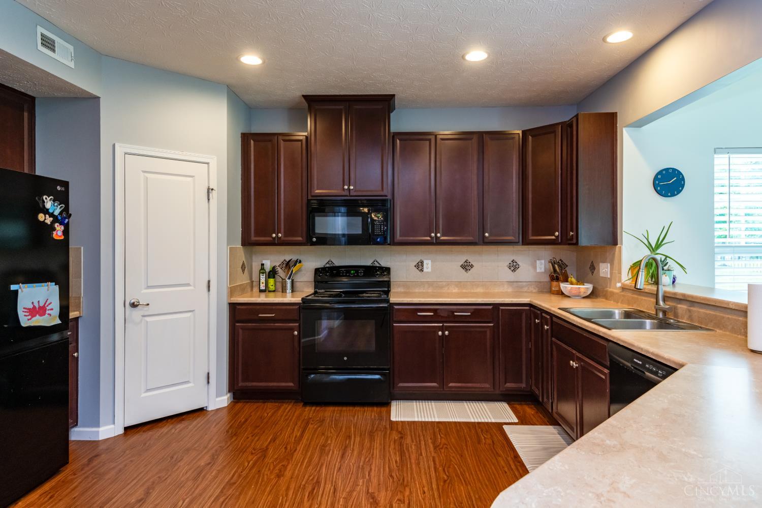 5295 Venetian Way, Hamilton Twp, OH, 45152 — photo 13