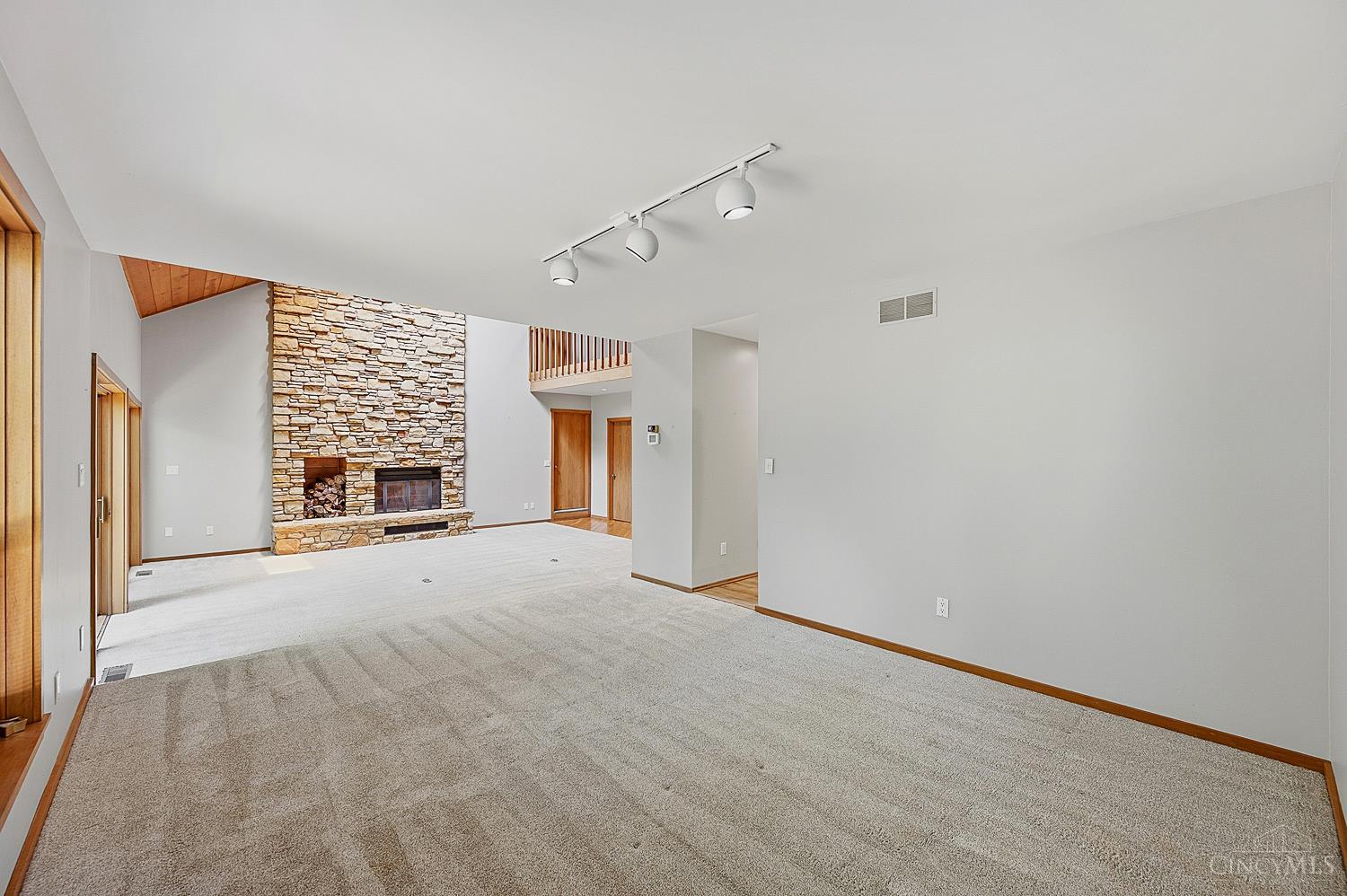7 Laurelwood Drive, Miami Twp, OH, 45150 — photo 17