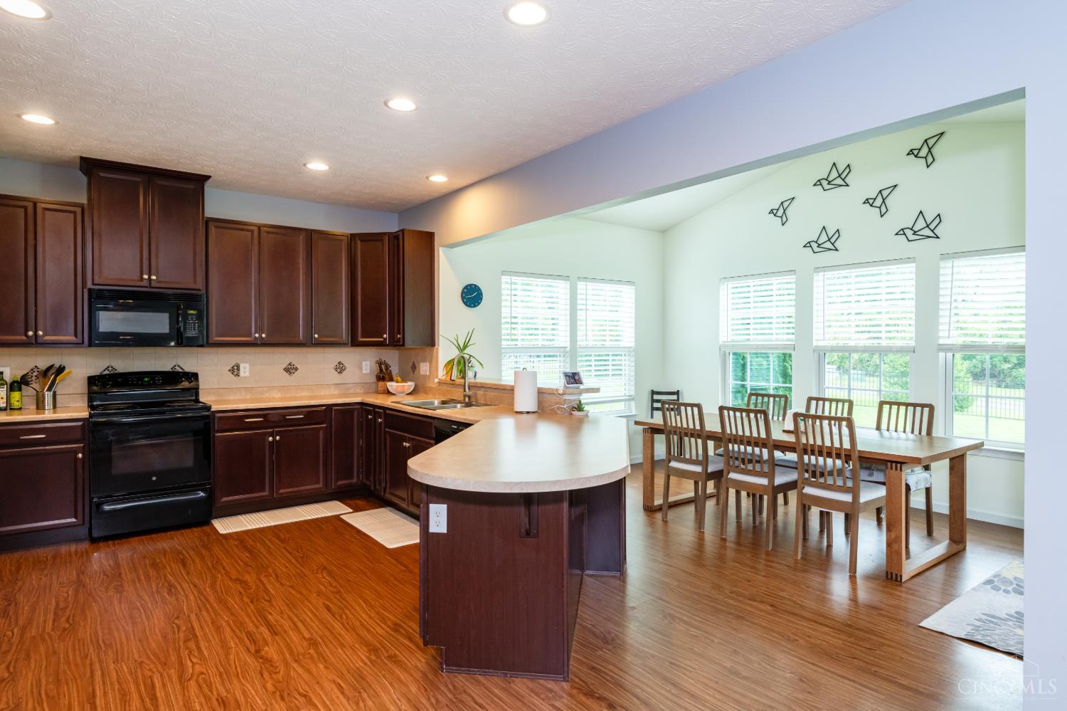 5295 Venetian Way, Hamilton Twp, OH, 45152 — photo 11