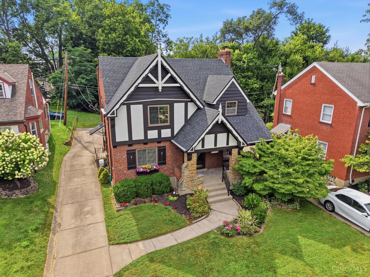 3863 Drakewood Drive