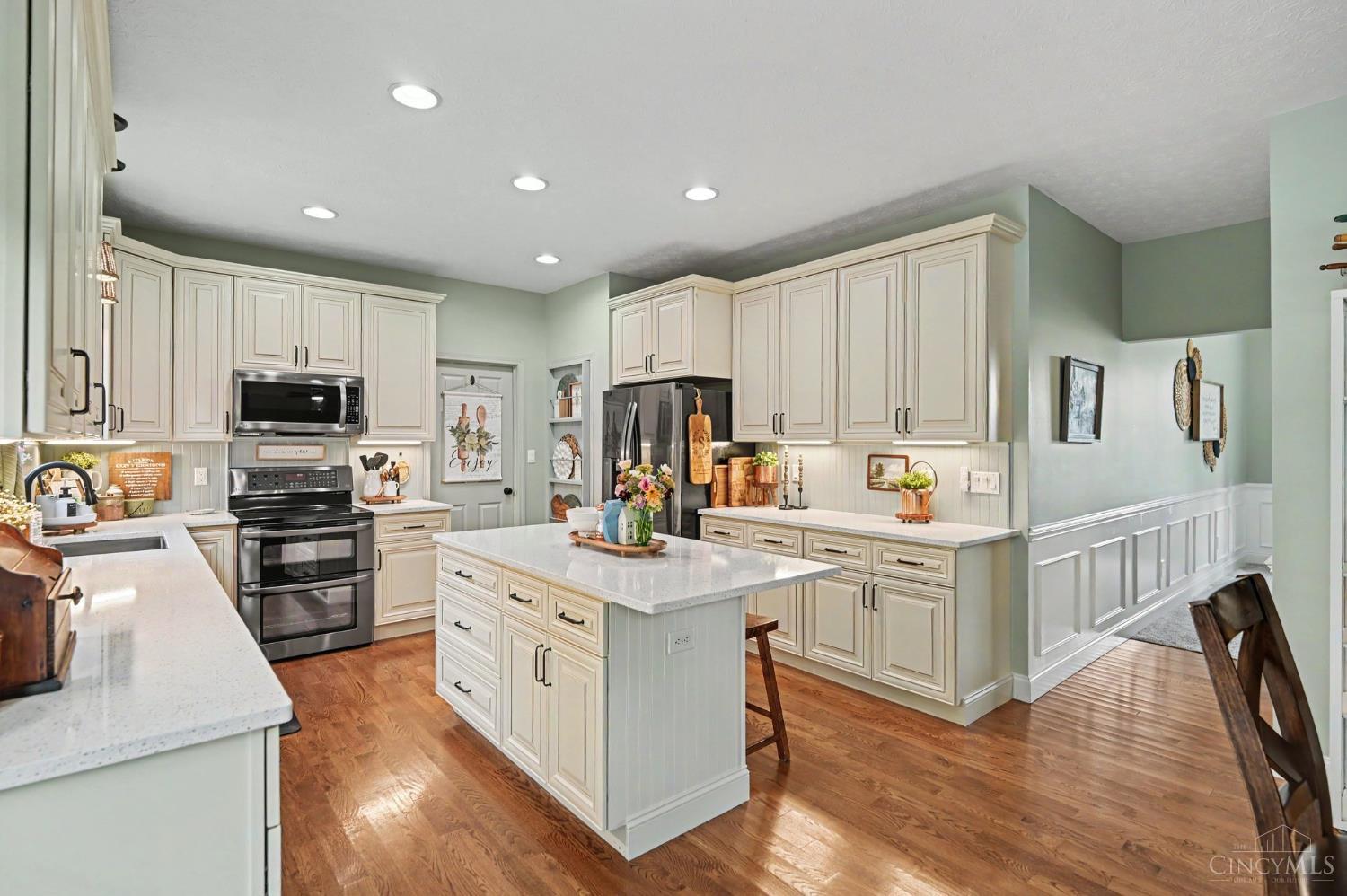 1022 Oak Forest Drive, Hamilton Twp, OH, 45152 — photo 11