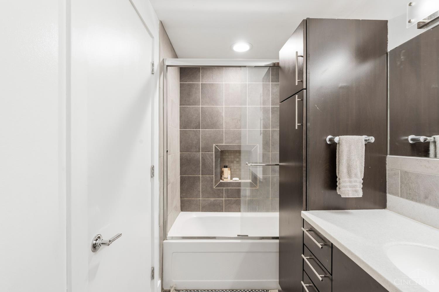 11 Mercer Street, Cincinnati, OH, 45202 — photo 38