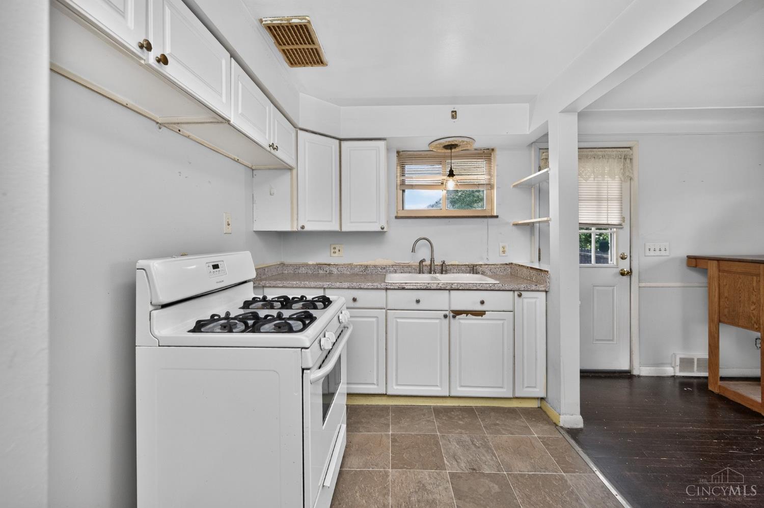 1324 Thurnridge Drive, Reading, OH, 45215 — photo 10