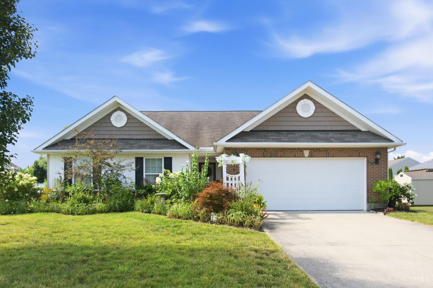 Homes for sale in Franklin, OH | 61 Ascot Glen Dr, Franklin, OH 45005 | MLS# 1886062