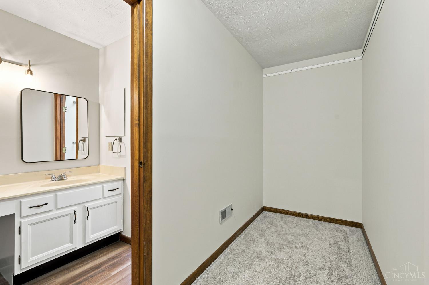 5317 Hickory Trail Lane, Blue Ash, OH, 45242 — photo 24