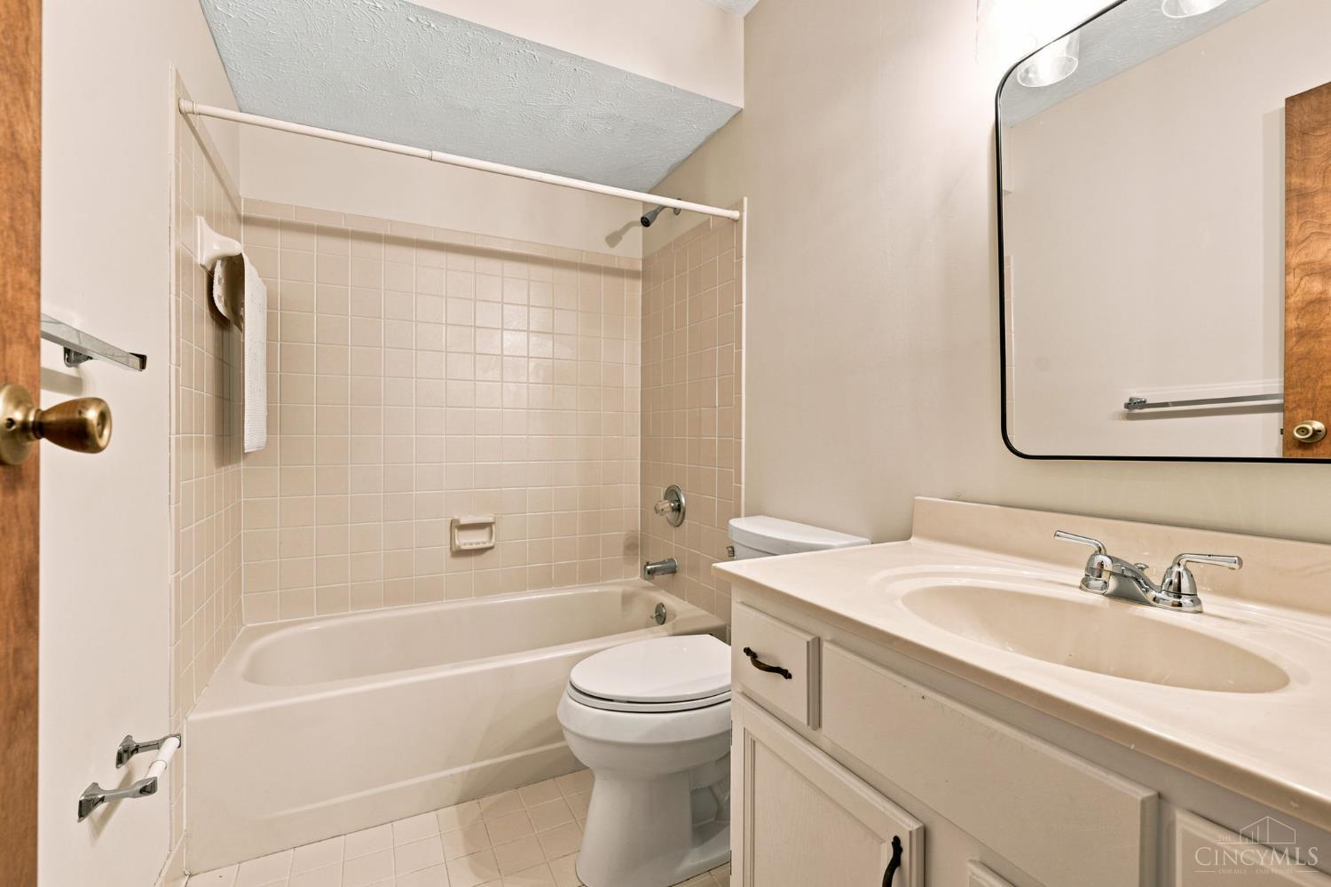 5317 Hickory Trail Lane, Blue Ash, OH, 45242 — photo 32