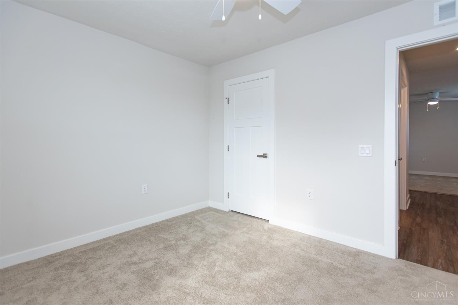 6639 Crystal Harbour Drive, Middletown, OH, 45042 — photo 10