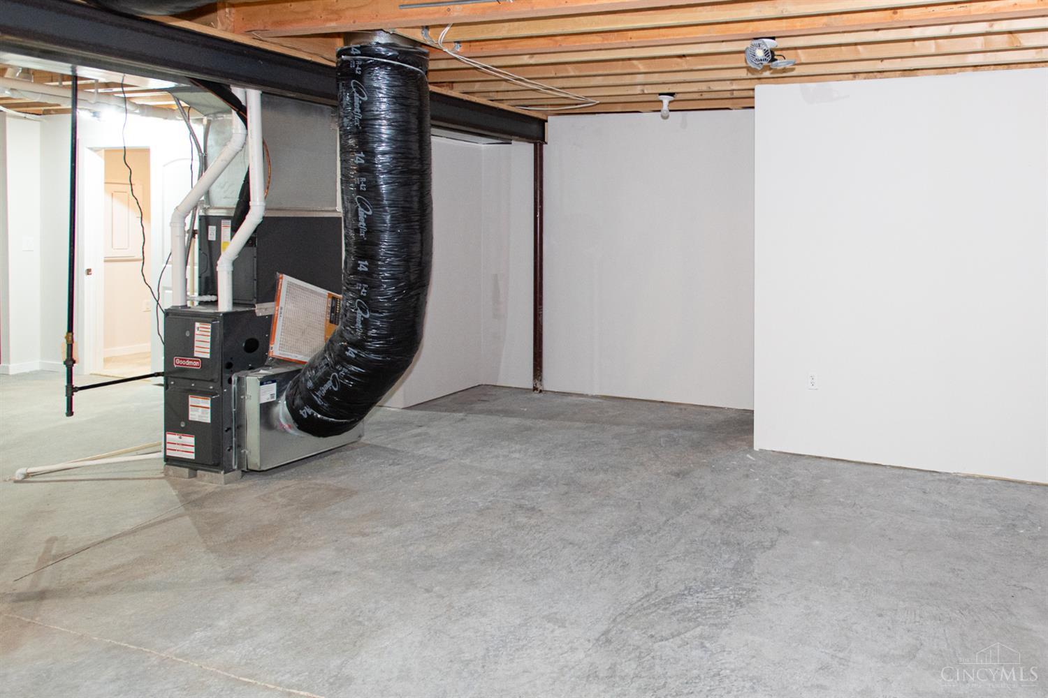 6639 Crystal Harbour Drive, Middletown, OH, 45042 — photo 30