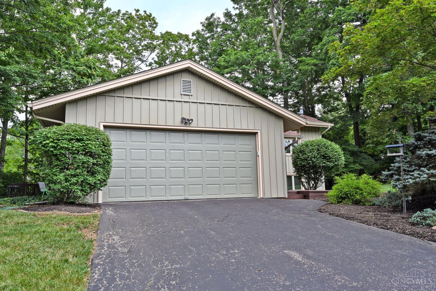 Homes for sale in Milford, OH | 5718 Willnean Dr, Milford, OH 45150 | MLS# 1886395