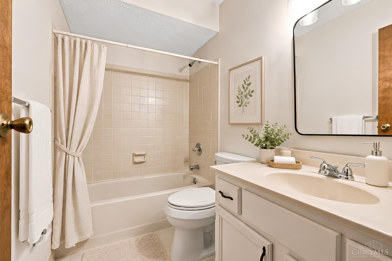 5317 Hickory Trail Lane, Blue Ash, OH, 45242 — photo 31