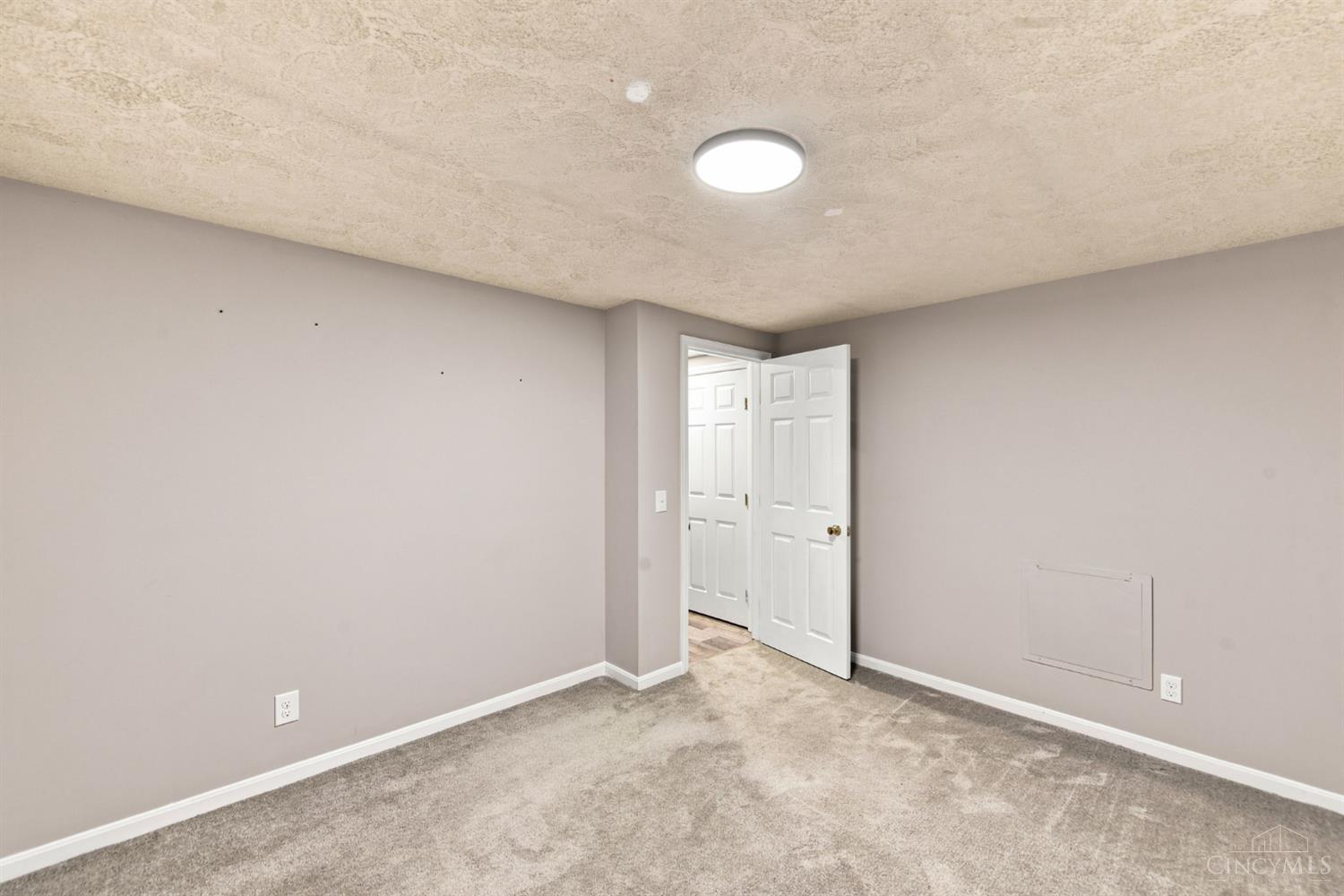 6980 Dovehill Lane, Green Twp, OH, 45248 — photo 20