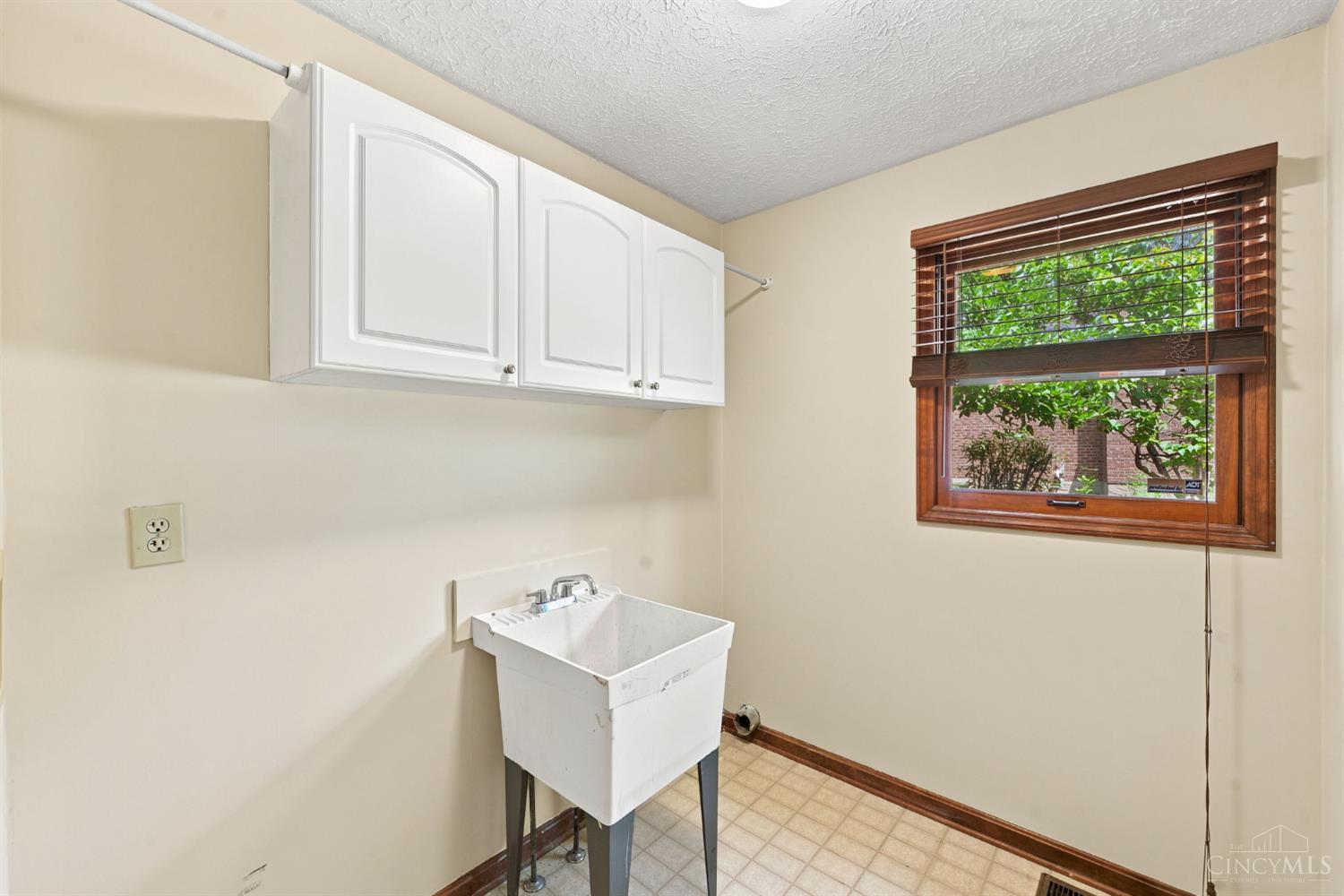 6980 Dovehill Lane, Green Twp, OH, 45248 — photo 25