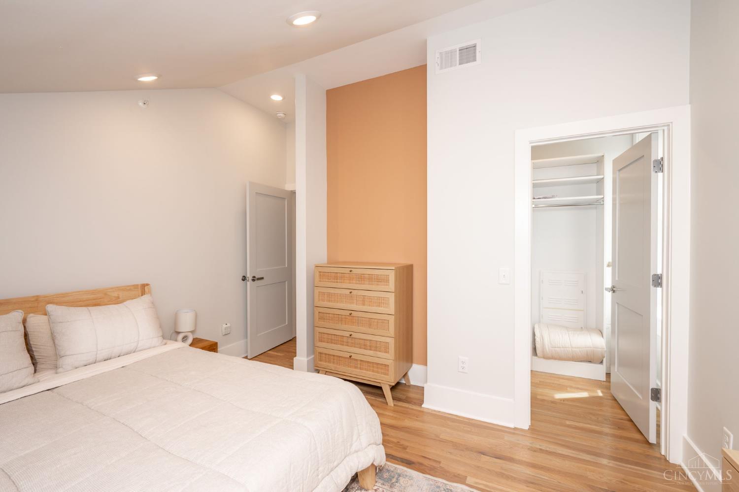 915 Vine Street #401, Cincinnati, OH, 45202 — photo 17