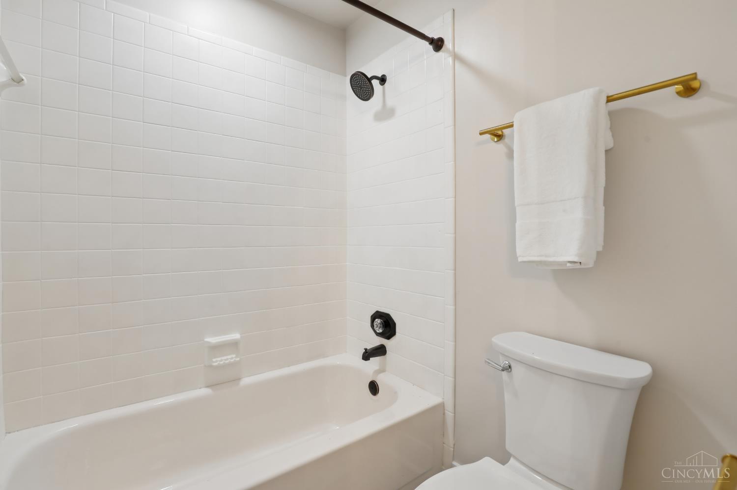 3533 Amberacres Drive #304, Cincinnati, OH, 45237 — photo 23