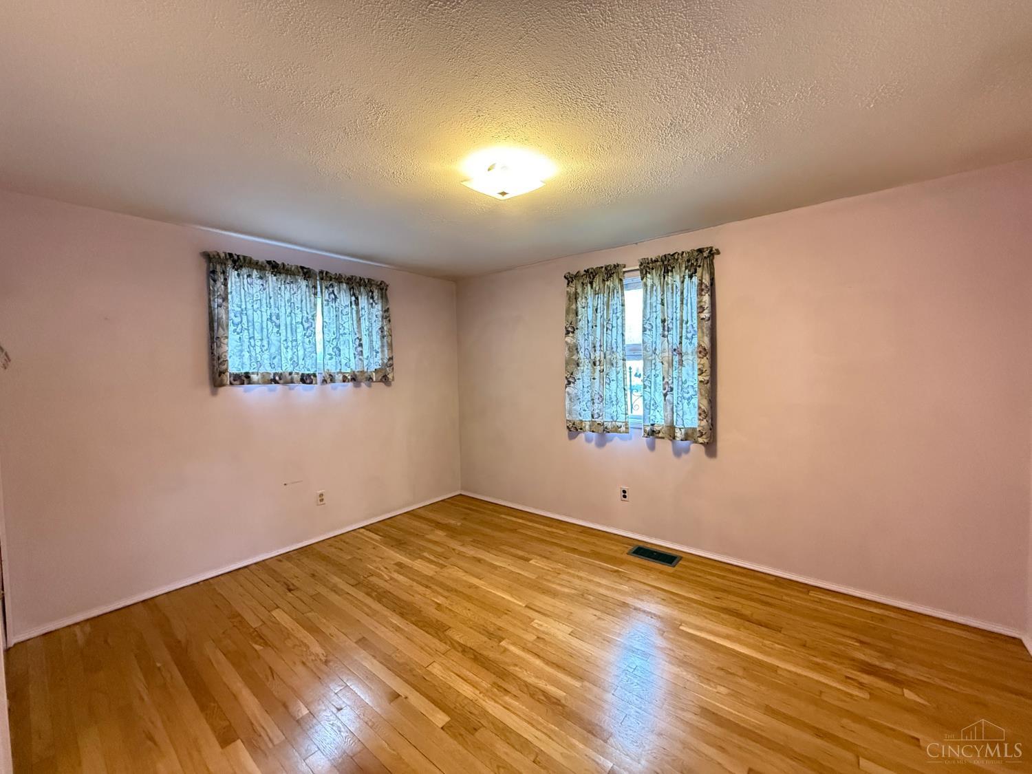 53 Hadley Road, Greenhills, OH, 45218 — photo 13