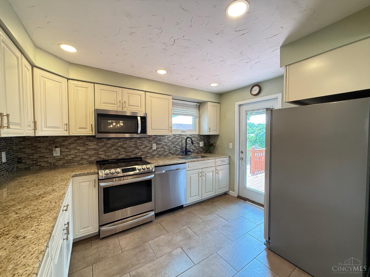 53 Hadley Road, Greenhills, OH, 45218 — photo 4
