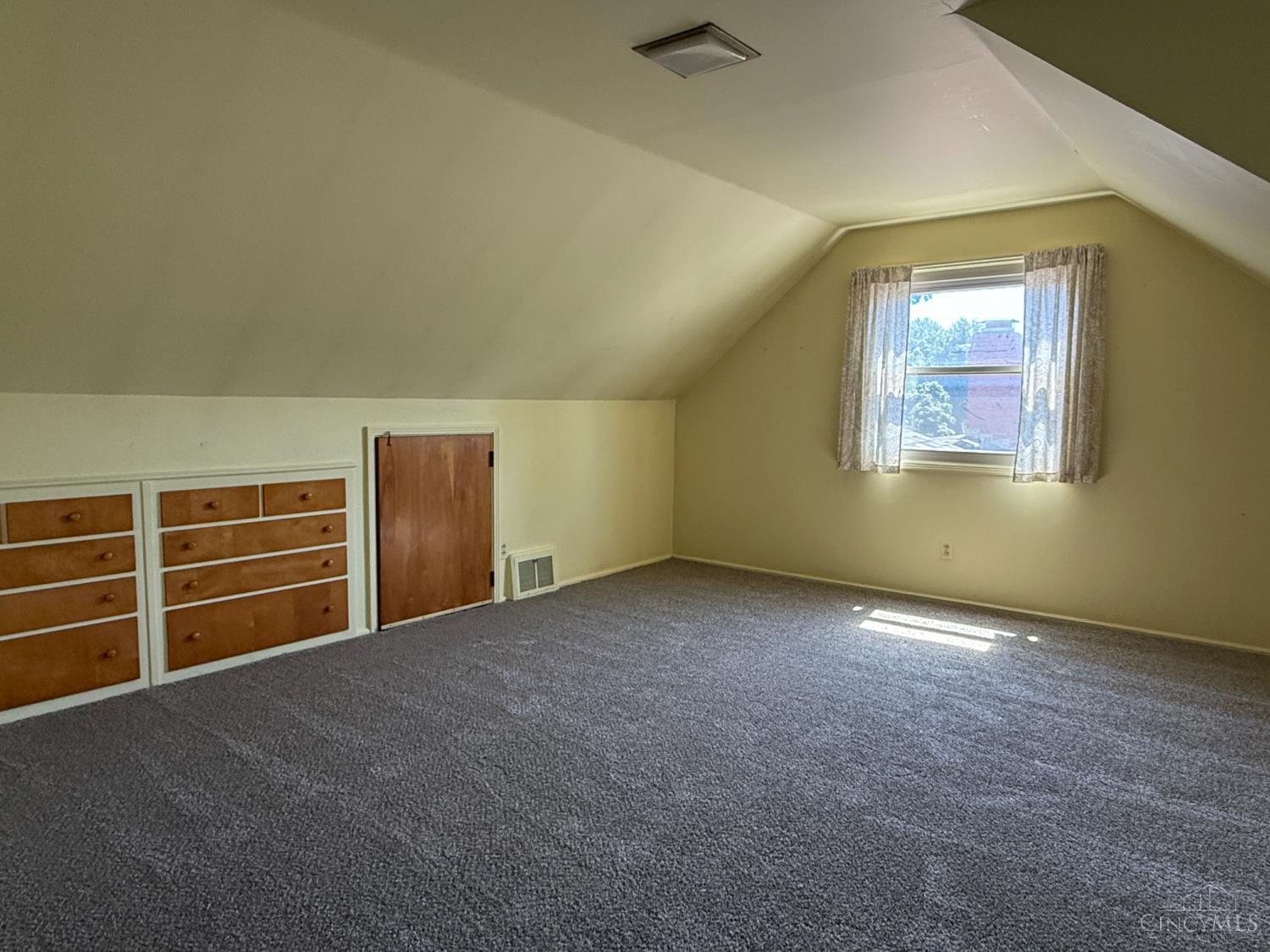 53 Hadley Road, Greenhills, OH, 45218 — photo 18