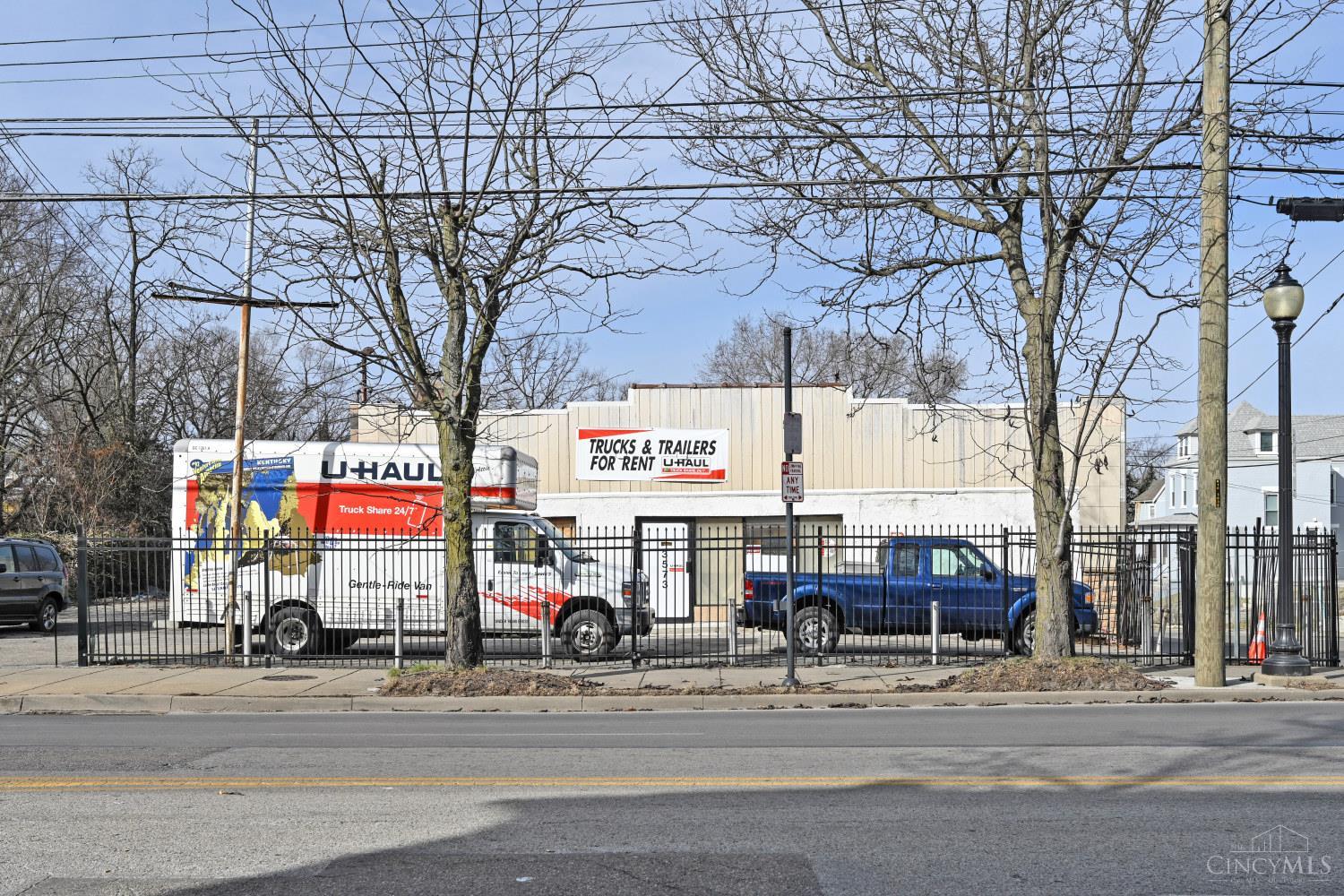 3573 Montgomery Road, Cincinnati, OH, 45207