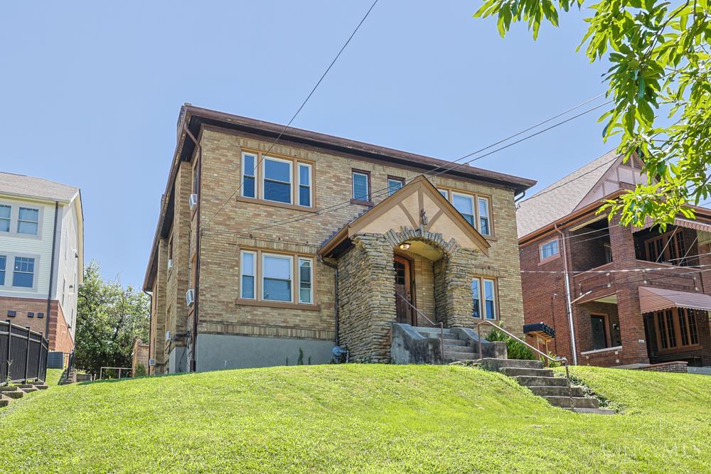 Homes for sale in Cincinnati, OH | 2724 Stratford Ave, Cincinnati, OH 45220 | MLS# 1886960