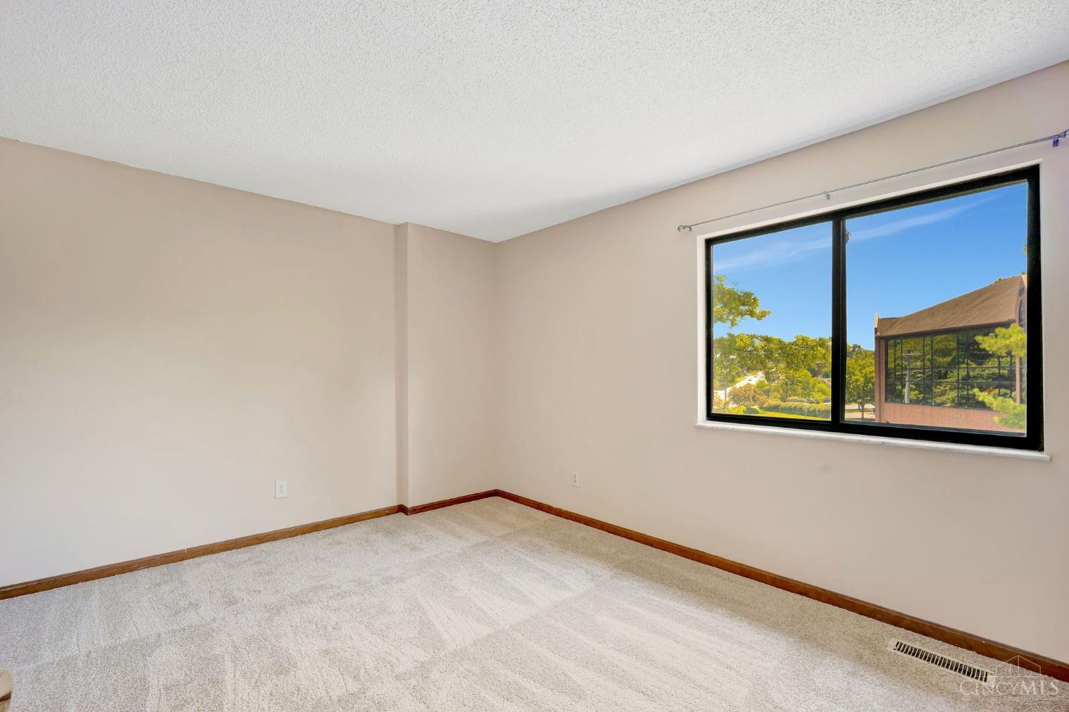 10667 Montgomery Road #13, Montgomery, OH, 45242 — photo 18