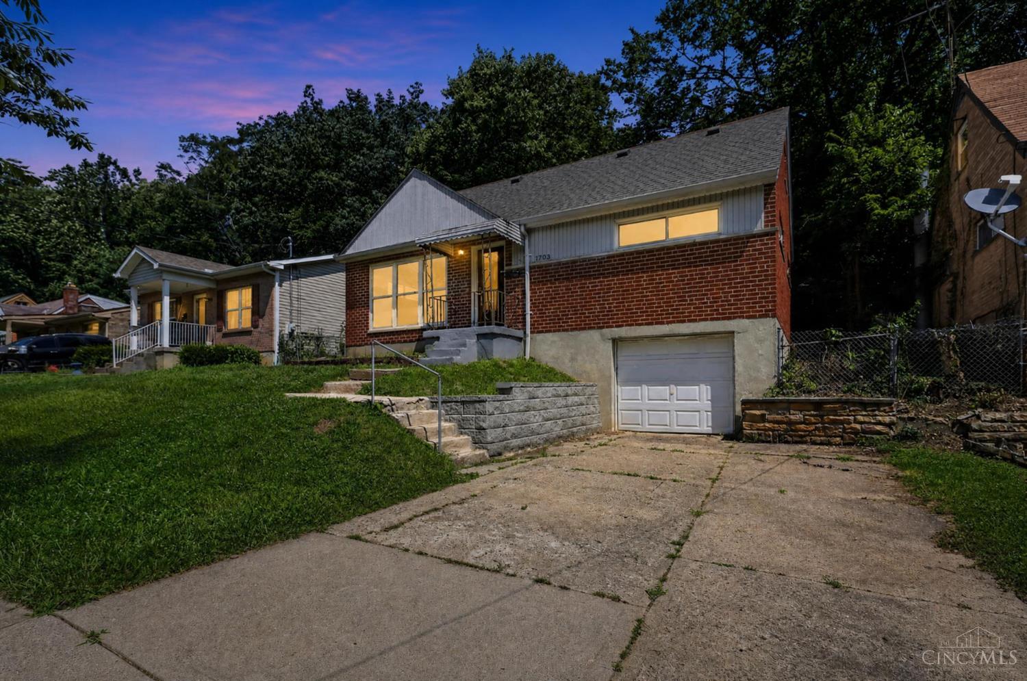 1703 Ashbrook Drive, Cincinnati, OH, 45238