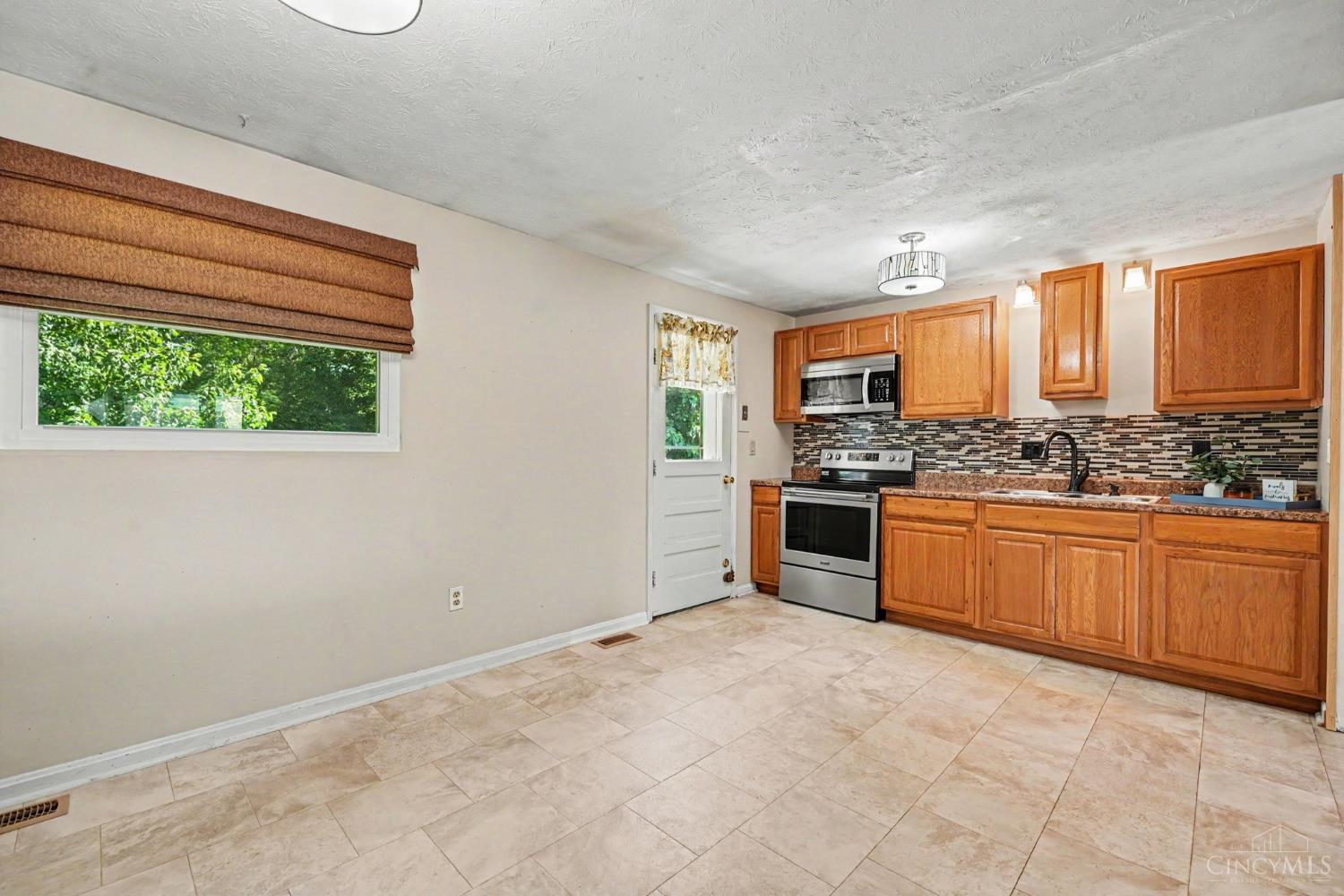 3250 New Year Drive, Colerain Twp, OH, 45251 — photo 8