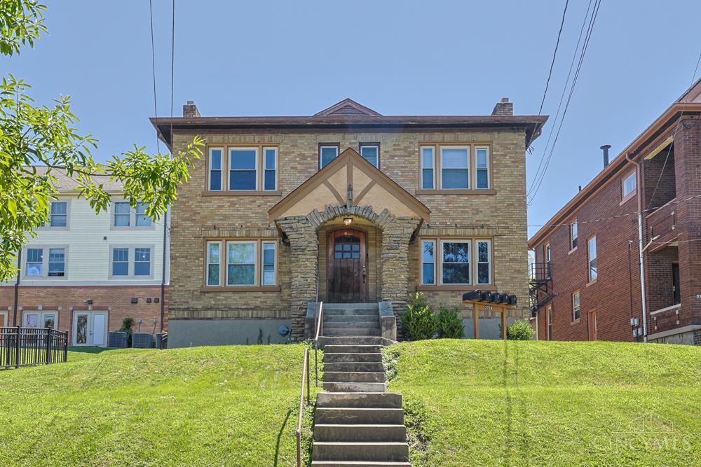 Homes for sale in Cincinnati, OH | 2724 Stratford Ave, Cincinnati, OH 45220 | MLS# 1886960