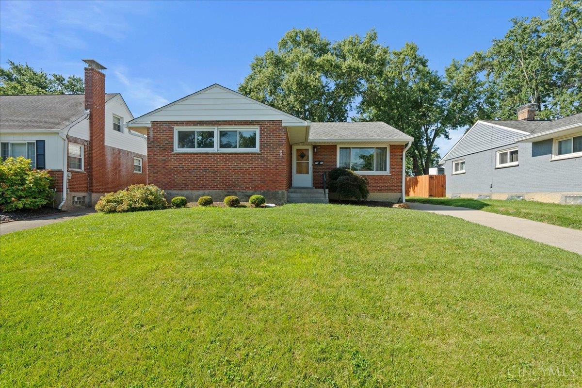 7823 Greenbriar Lane, Madeira, OH, 45243 — photo 2