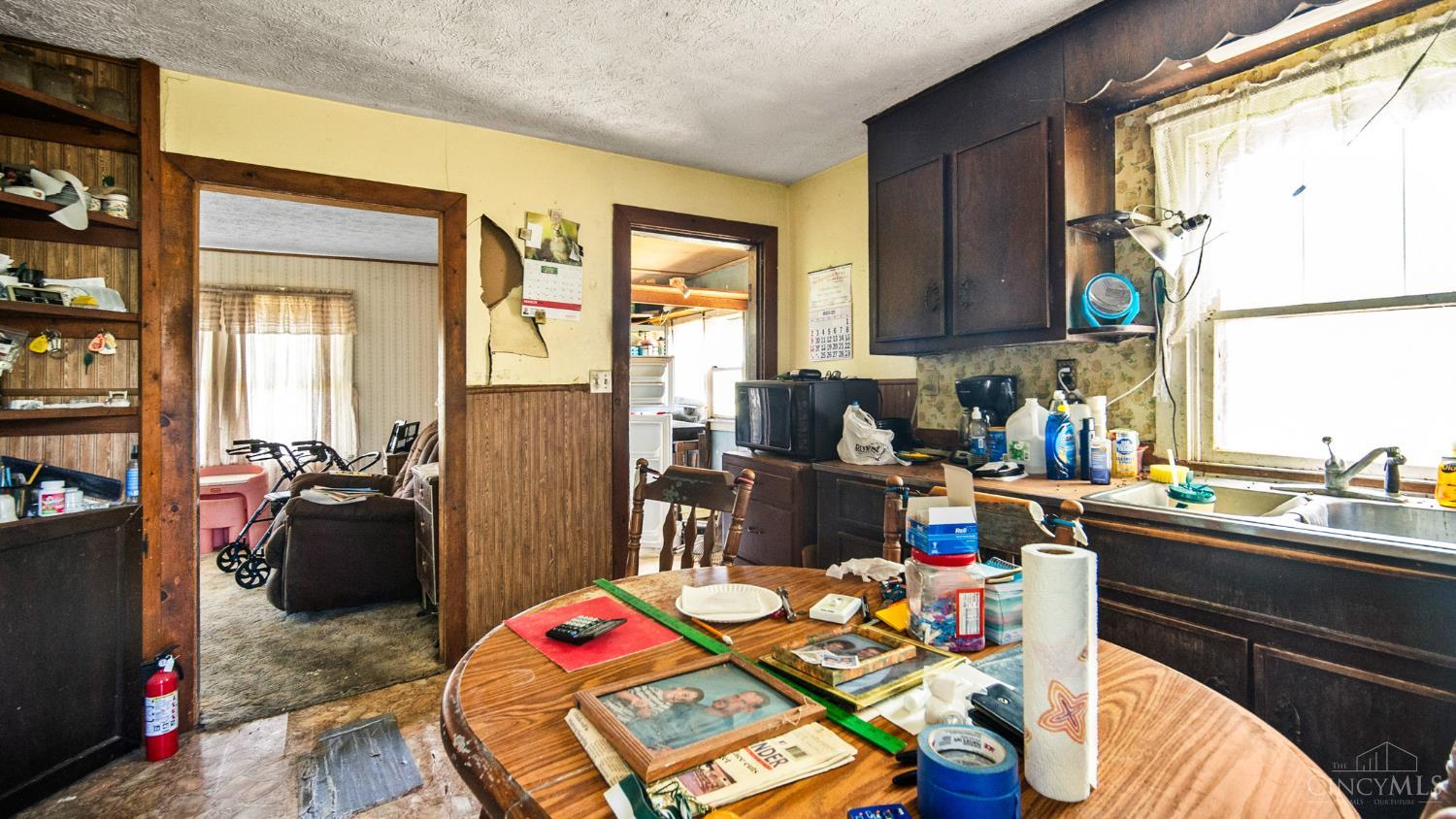 689 Logans Lane, Tiffin Twp, OH, 45693 — photo 13