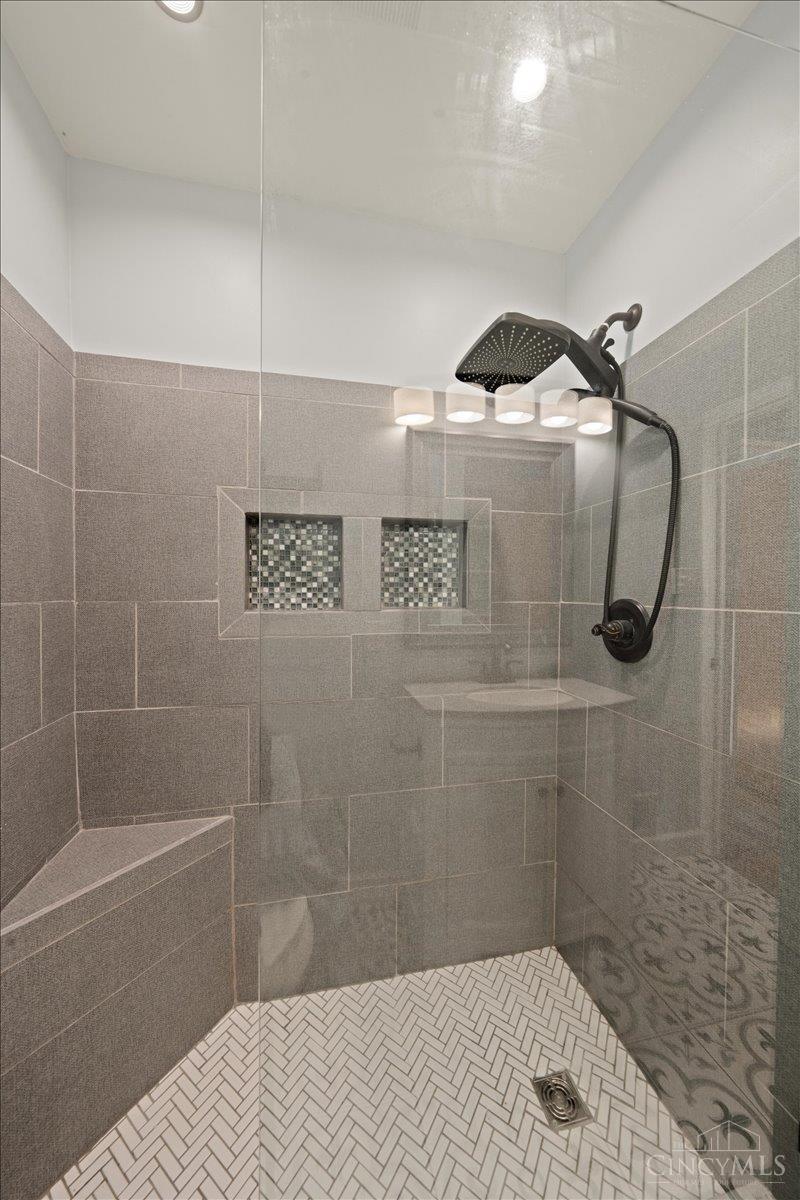 7823 Greenbriar Lane, Madeira, OH, 45243 — photo 17