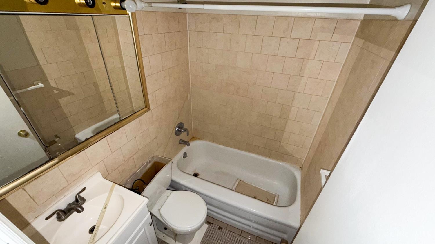 24 University Avenue, Cincinnati, OH, 45219 — photo 48