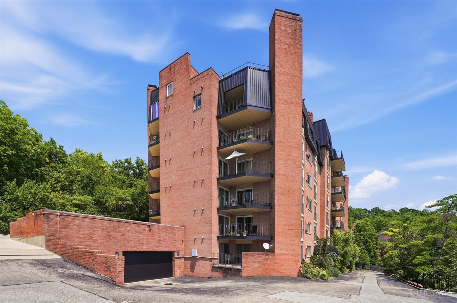 Homes for sale in Cincinnati, OH | 880 Rue De La Paix #A24, Cincinnati, OH 45220 | MLS# 1887075