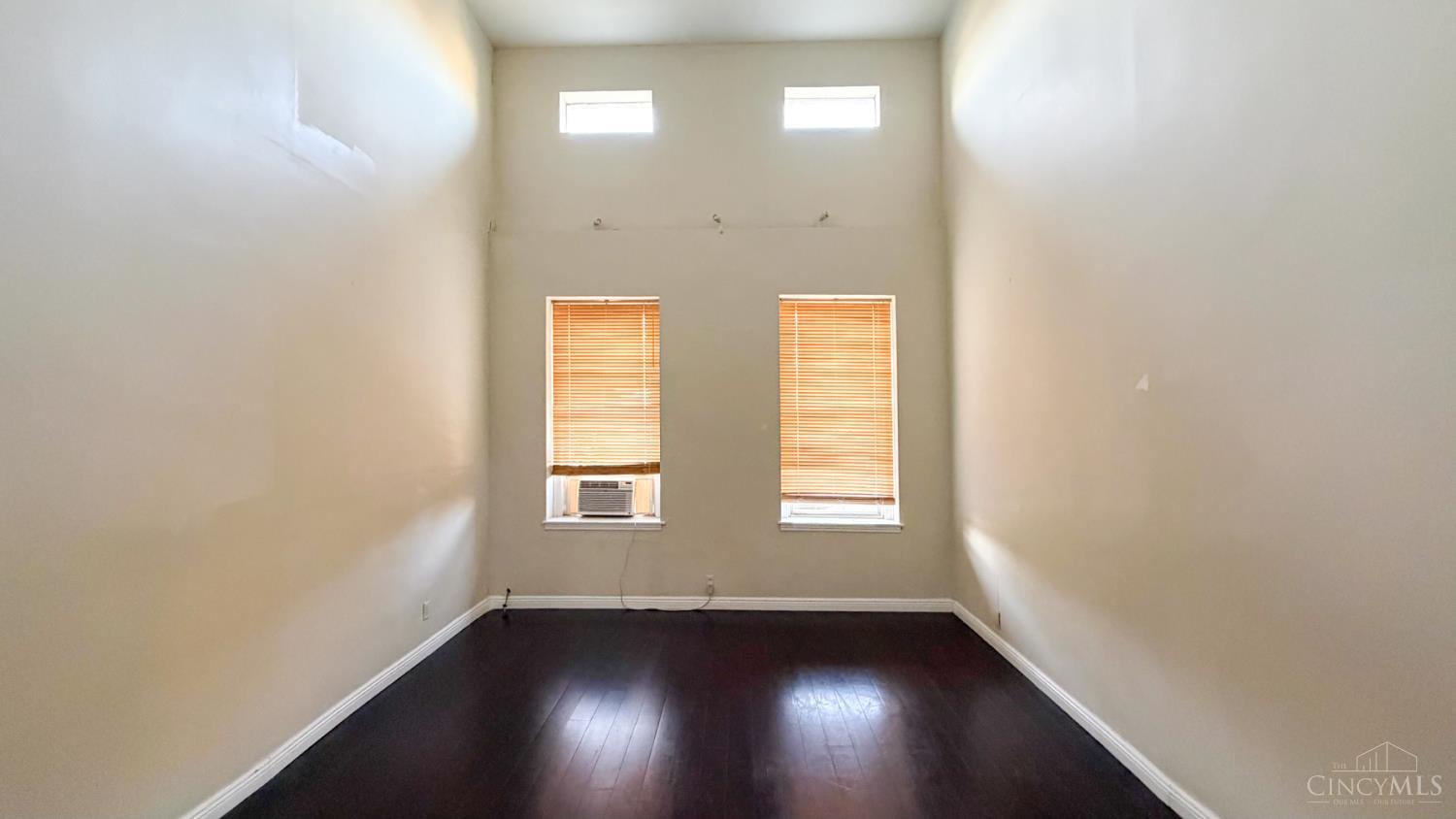 24 University Avenue, Cincinnati, OH, 45219 — photo 47