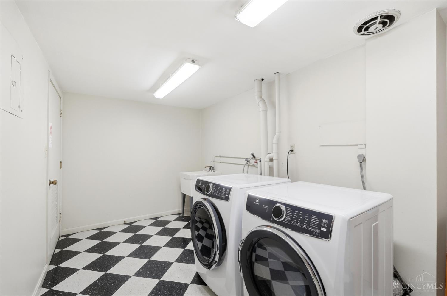 880 Rue De La Paix #A24, Cincinnati, OH, 45220 — photo 35