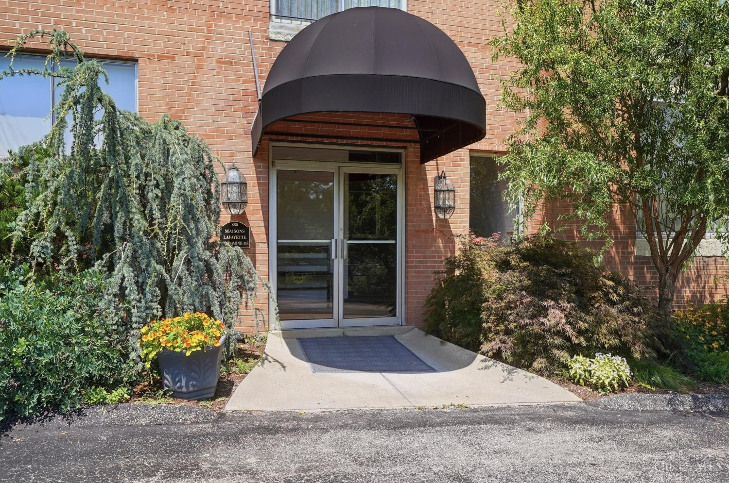 Homes for sale in Cincinnati, OH | 880 Rue De La Paix #A24, Cincinnati, OH 45220 | MLS# 1887075