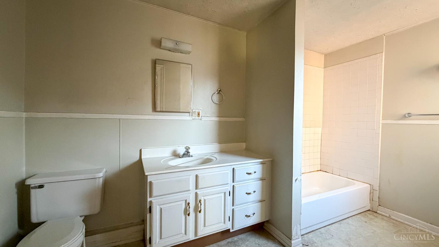 24 University Avenue, Cincinnati, OH, 45219 — photo 43